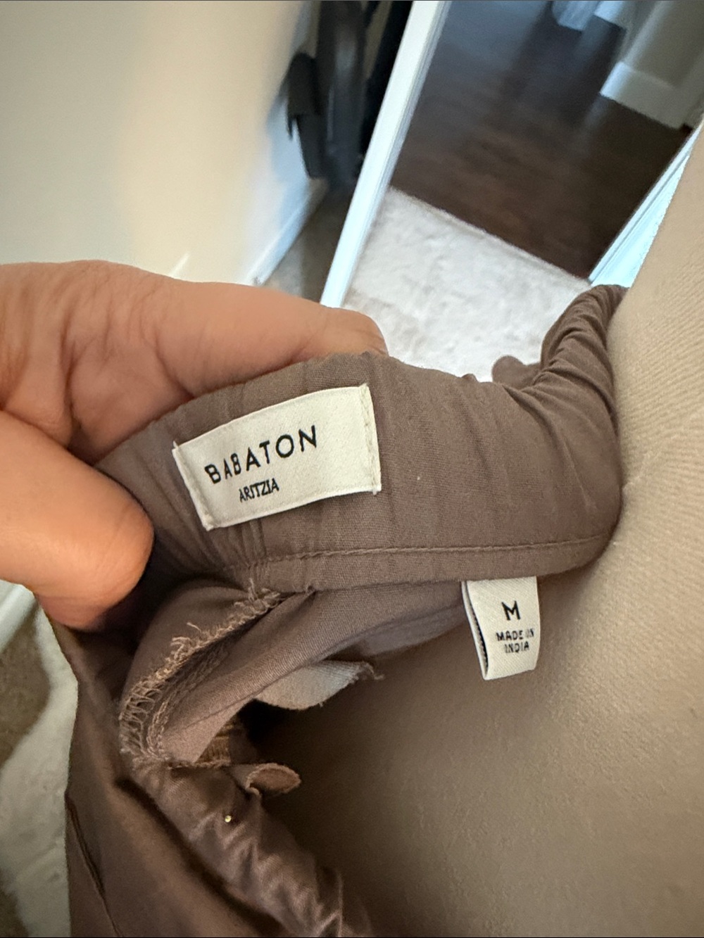 Aritzia - Babaton System Poplin Wide-Leg Cargo Trousers in Taupe - Picture 2 of 5